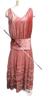 Peach/pink day dress
