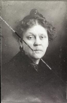 Portrait Photograph of Luella Lloyd (Burris)