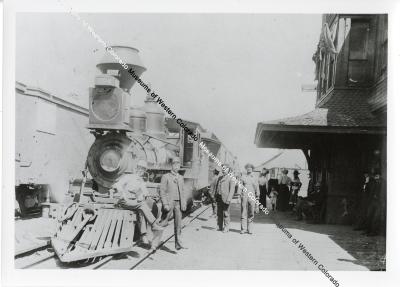 Photo of narrow gauge locomotive No. 164 at depot