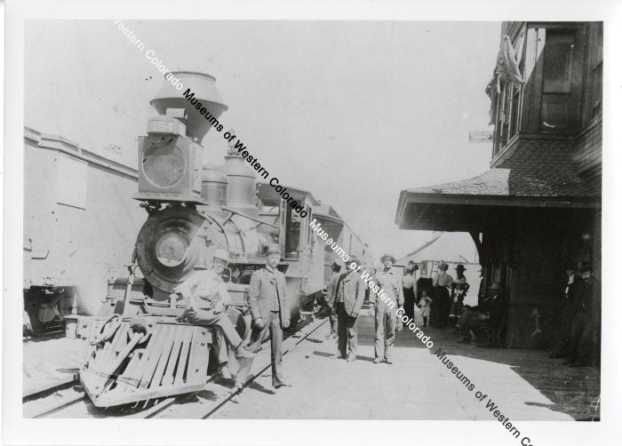 Photo of narrow gauge locomotive No. 164 at depot