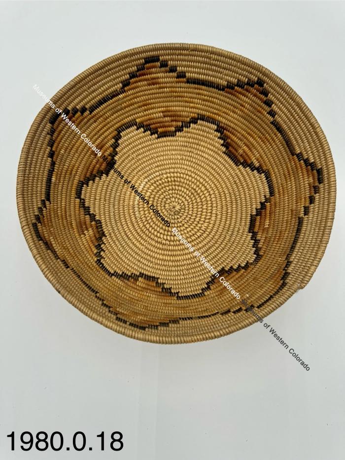 Round Coiled Basket with Concentric Star Design