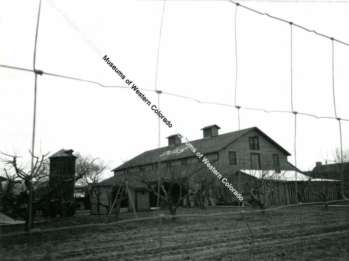 Photo of the Cross Orchards Barn